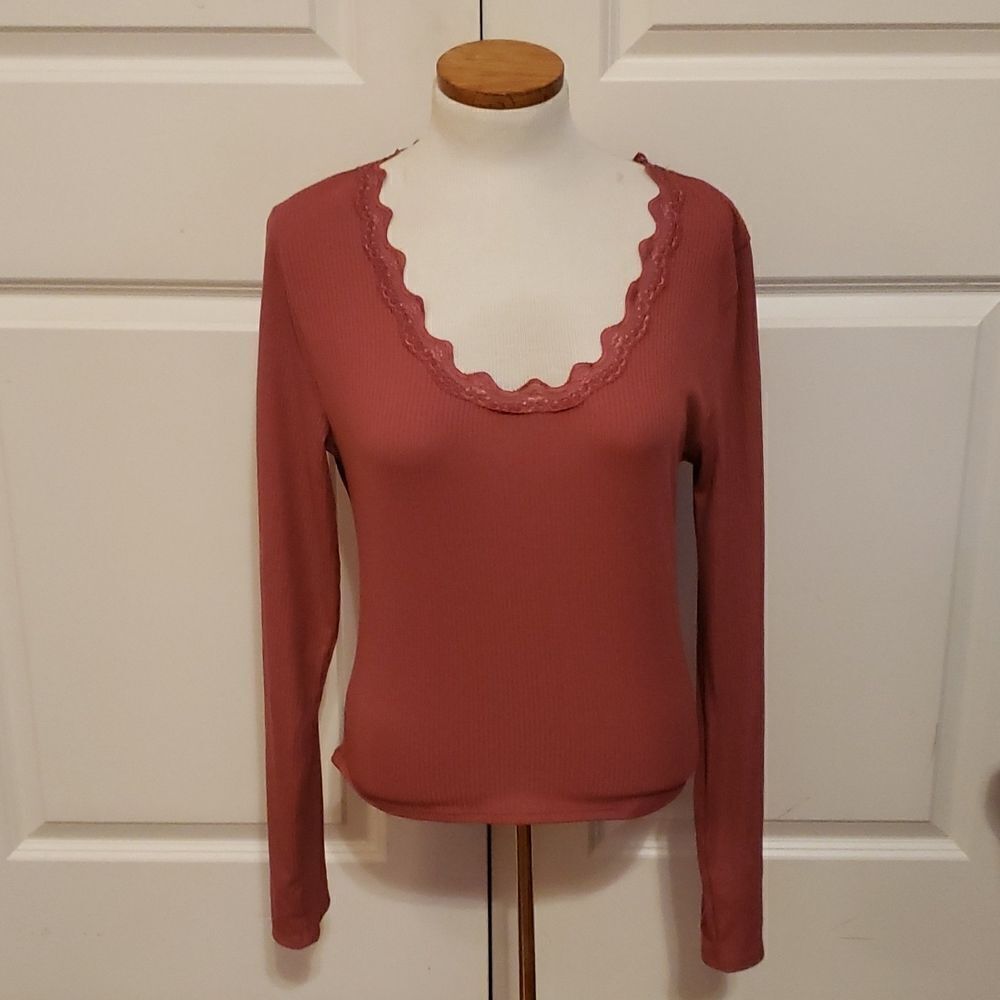 Socialite Womens Long Sleeve Lace Scoop Neck Cropped Blouse Size Large NWOT
